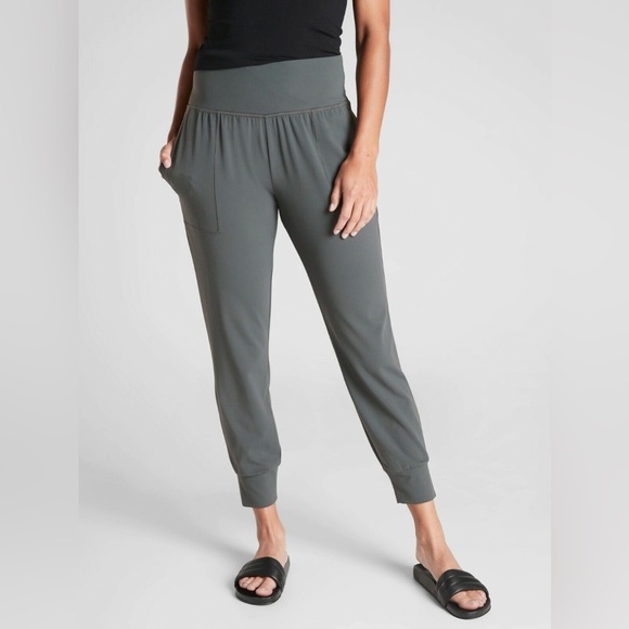 Salutation Jogger - Picture 4 of 4